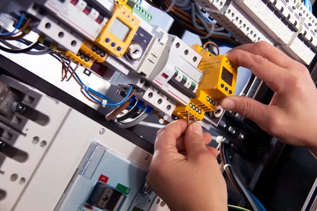 Kurs na elektryka samochodowego - wszystko co musisz wiedzieć na start