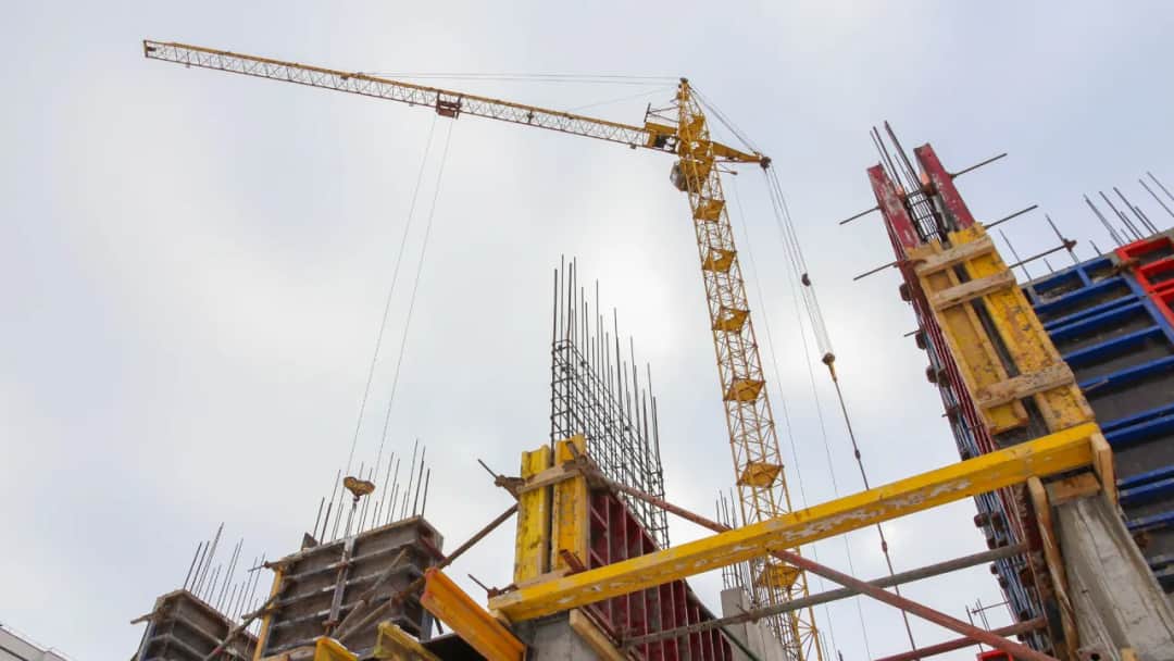 Jak filmy kształtują trendy w budownictwie i architekturze?