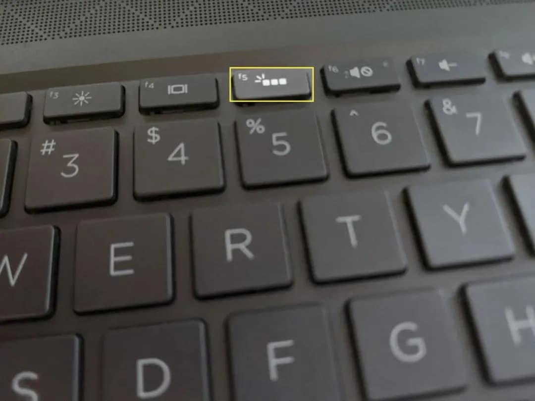 Jak włączyć podświetlenie klawiatury w laptopie? Proste metody i porady