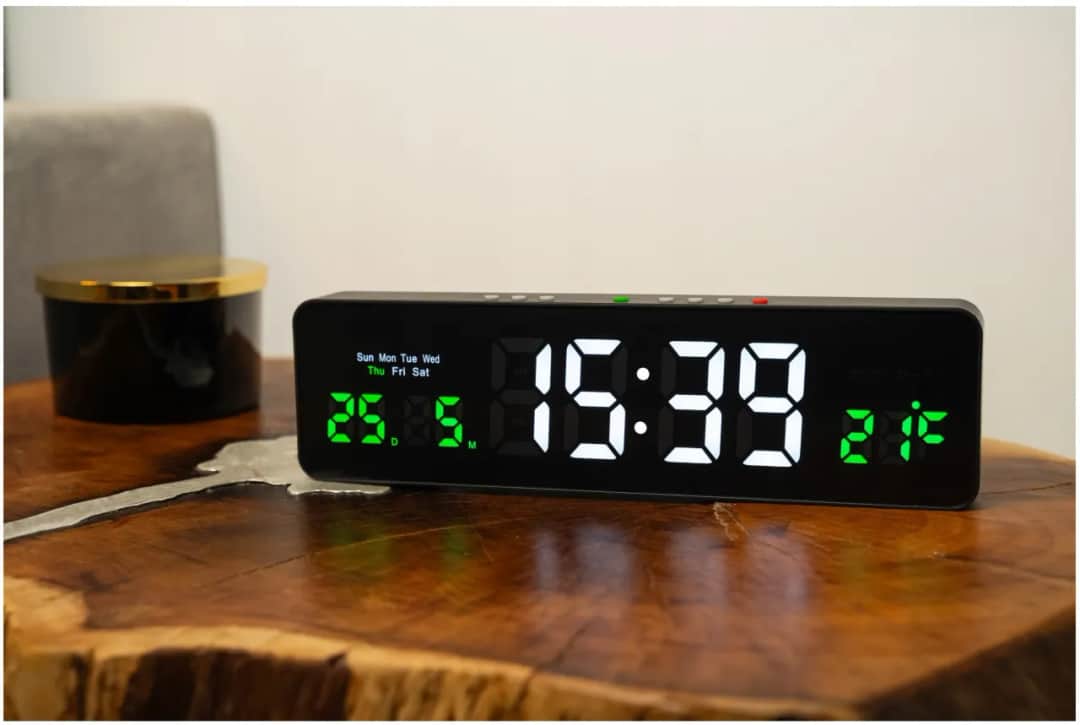 Nowoczesny zegar LED: wszystko co musisz wiedzieć przed zakupem w 2025