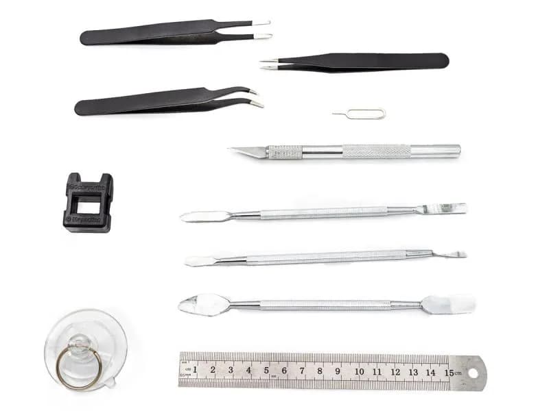 Jaki zestaw do naprawy telefonów wybrać: 5 najważniejszych elementów